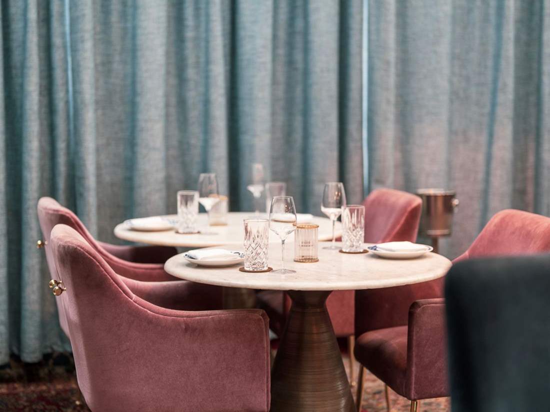 Pink velvet chairs in Porto